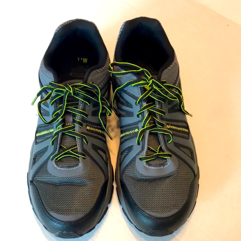Mens Avia sneakers.